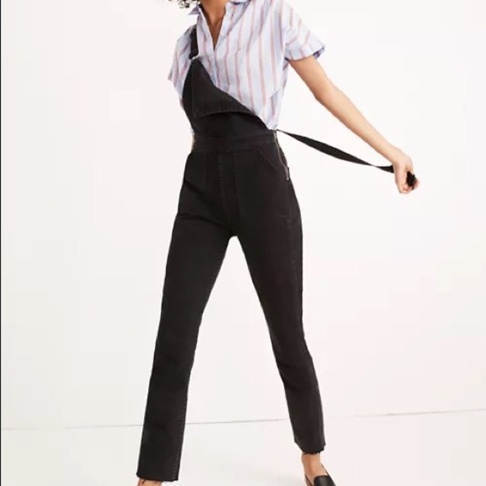 Madewell Skinny Overalls in Lunar Wash. Size S. Front rise 12” inseam 27”